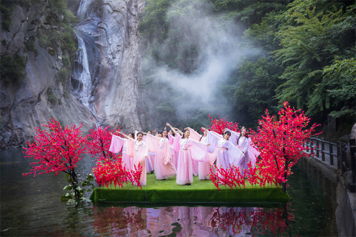 何似在人间 摄影 郭东伟.jpg 何似在人间 摄影 郭东伟.jpg