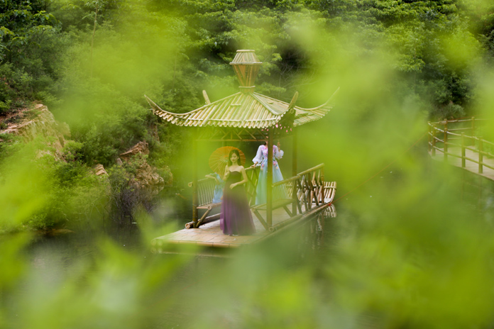 游春摄影 王建中.jpg 游春摄影 王建中.jpg