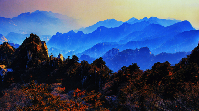 《尧山秋晨》王延川摄+13837214757.jpg 《尧山秋晨》王延川摄+13837214757.jpg