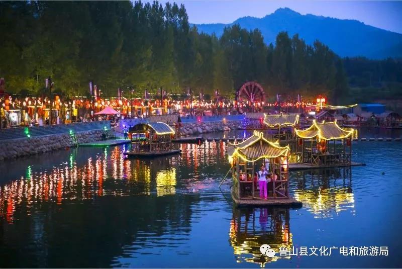 《不夜的山村》摄影:郭东伟.jpg 《不夜的山村》摄影:郭东伟.jpg