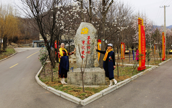 作品名称:《辛夷花开迎客来》、作者:张宝富、13703756599、通讯地址:平顶山市区、拍摄地点:团城乡jpg.jpg 作品名称:《辛夷花开迎客来》、作者:张宝富、13703756599、通讯地址:平顶山市区、拍摄地点:团城乡jpg.jpg