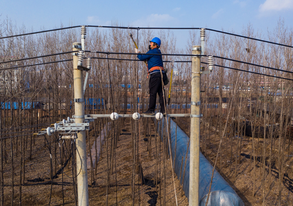 疫情下的电网人陈鹏.jpg 疫情下的电网人陈鹏.jpg