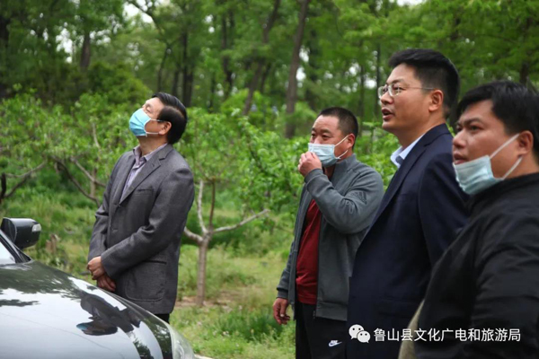 郭群献实地调研鲁山创建省级全域旅游示范区工作2.jpg 郭群献实地调研鲁山创建省级全域旅游示范区工作2.jpg