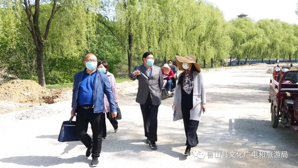 郭群献实地调研鲁山创建省级全域旅游示范区工作4.jpg 郭群献实地调研鲁山创建省级全域旅游示范区工作4.jpg