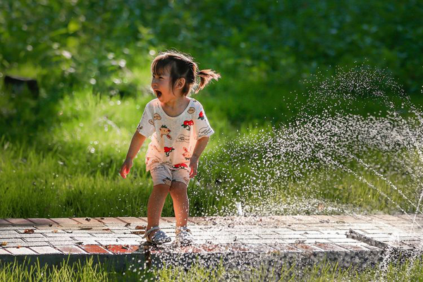 快乐女孩儿何进文.jpg 快乐女孩儿何进文.jpg