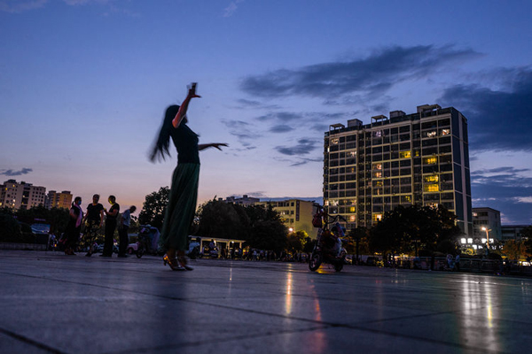 暮色黄岩.jpg 暮色黄岩.jpg