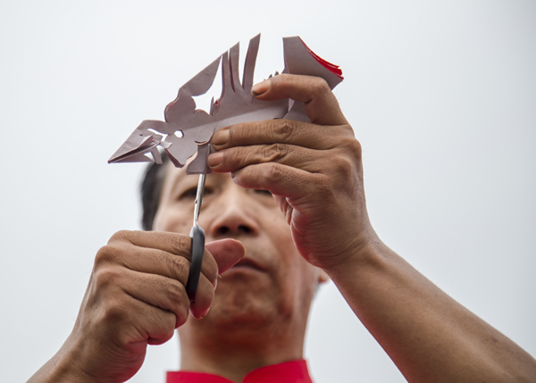 《神剪》 作者:王建中 电话:18637579990 拍摄于2017年8月28日 露峰坡.jpg 《神剪》 作者:王建中 电话:18637579990 拍摄于2017年8月28日 露峰坡.jpg