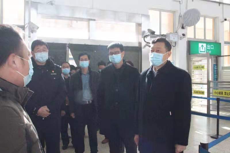 杨英锋到城区重点场所调研疫情防控工作2.jpg 杨英锋到城区重点场所调研疫情防控工作2.jpg